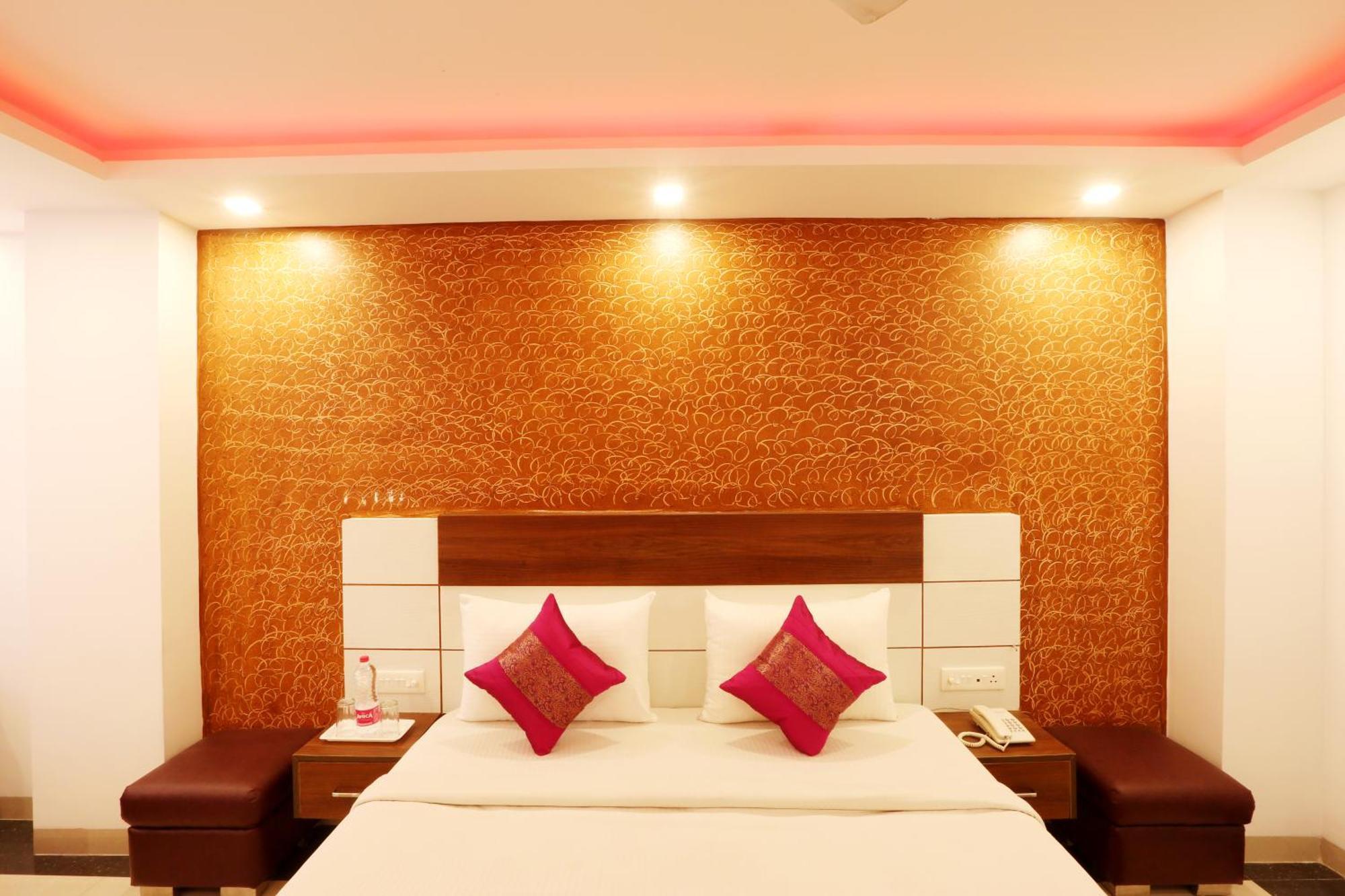 Hotel Sky Wood At Airport Nueva Delhi Exterior foto