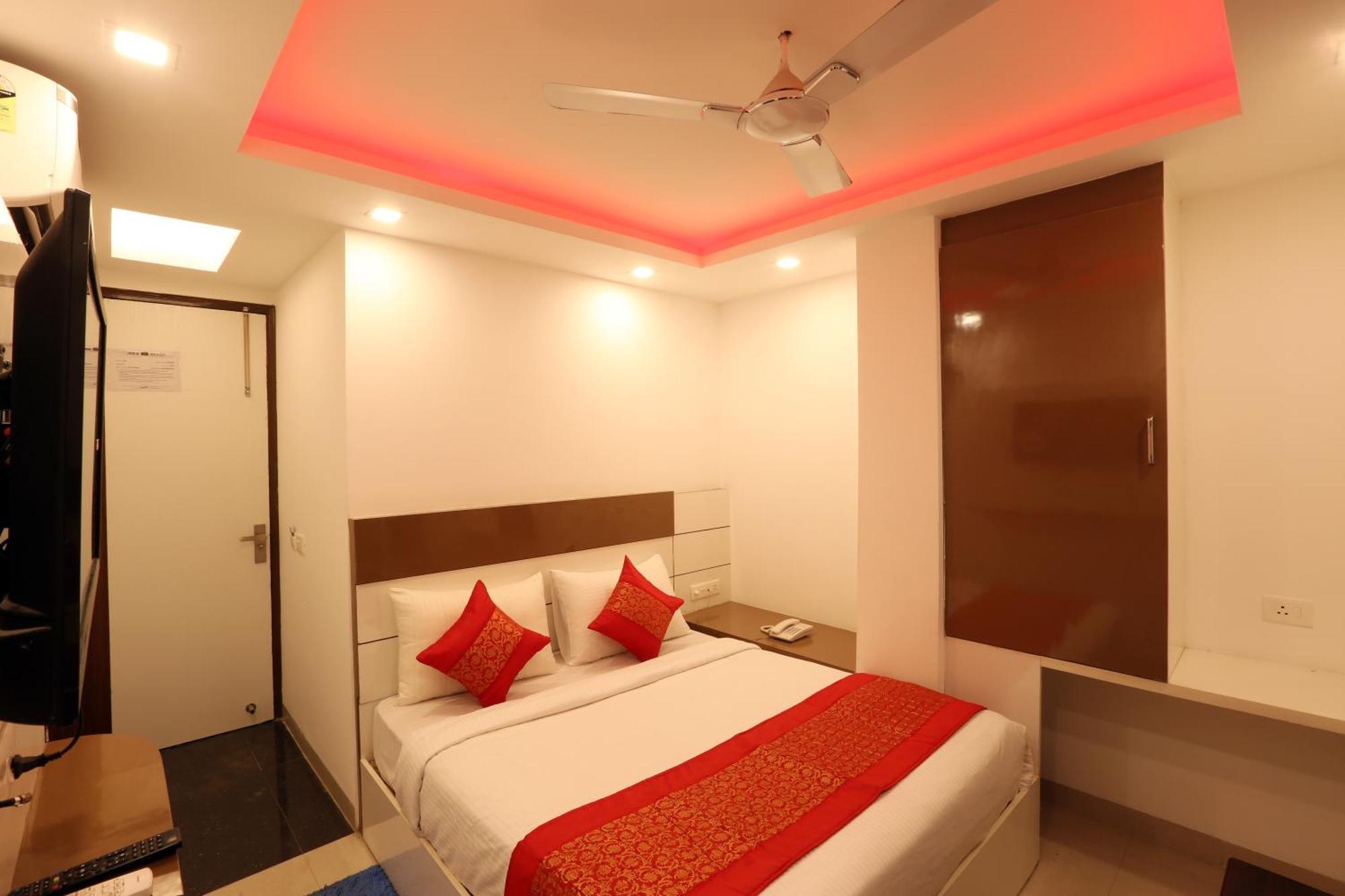 Hotel Sky Wood At Airport Nueva Delhi Exterior foto