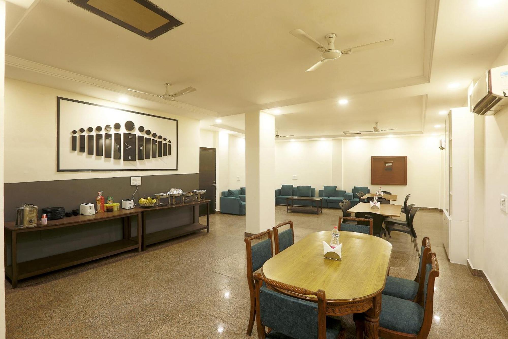 Hotel Sky Wood At Airport Nueva Delhi Exterior foto