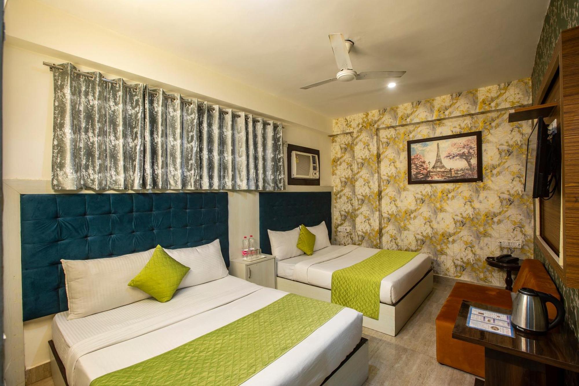 Hotel Sky Wood At Airport Nueva Delhi Exterior foto