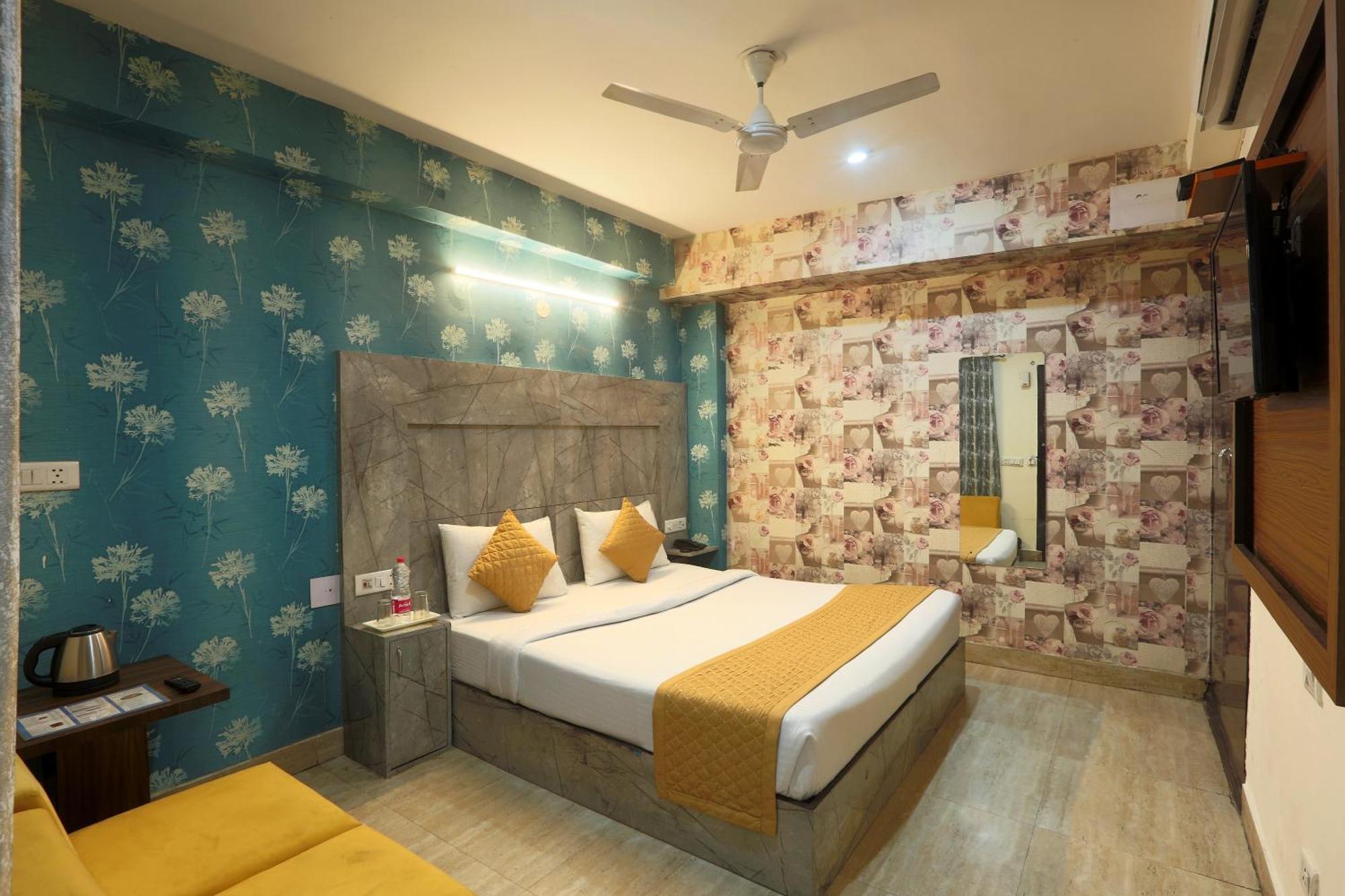 Hotel Sky Wood At Airport Nueva Delhi Exterior foto